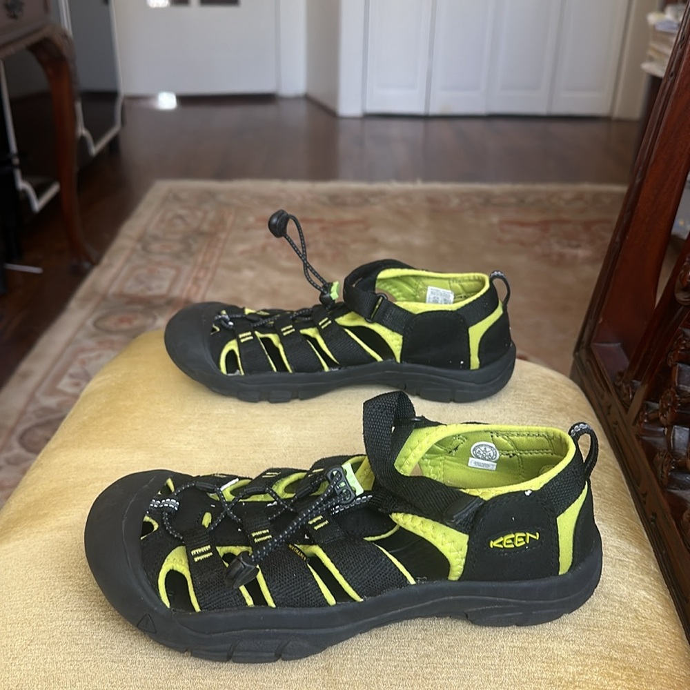 KEEN Women's Whisper Closed Toe Sport Sandals Hiking Slip-on Shoes Size 38, US 6 - Picture 5 of 16